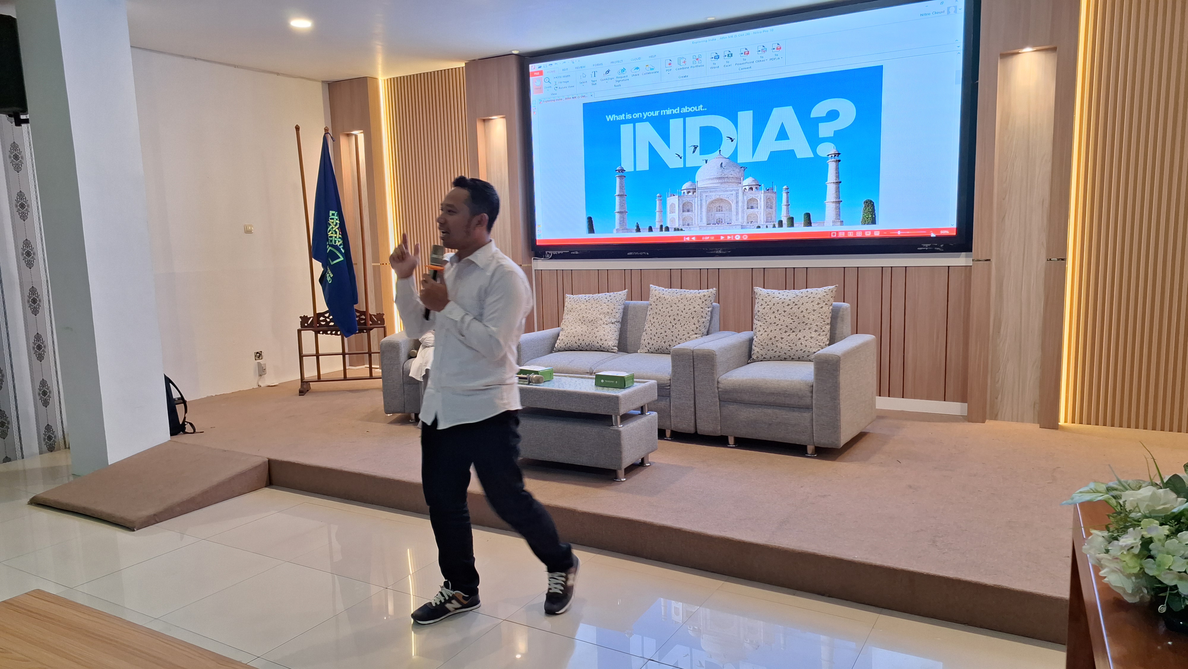 Diskusi Dosen BKI Bahas Pengaruh Budaya terhadap Perilaku Manusia dalam Konteks India