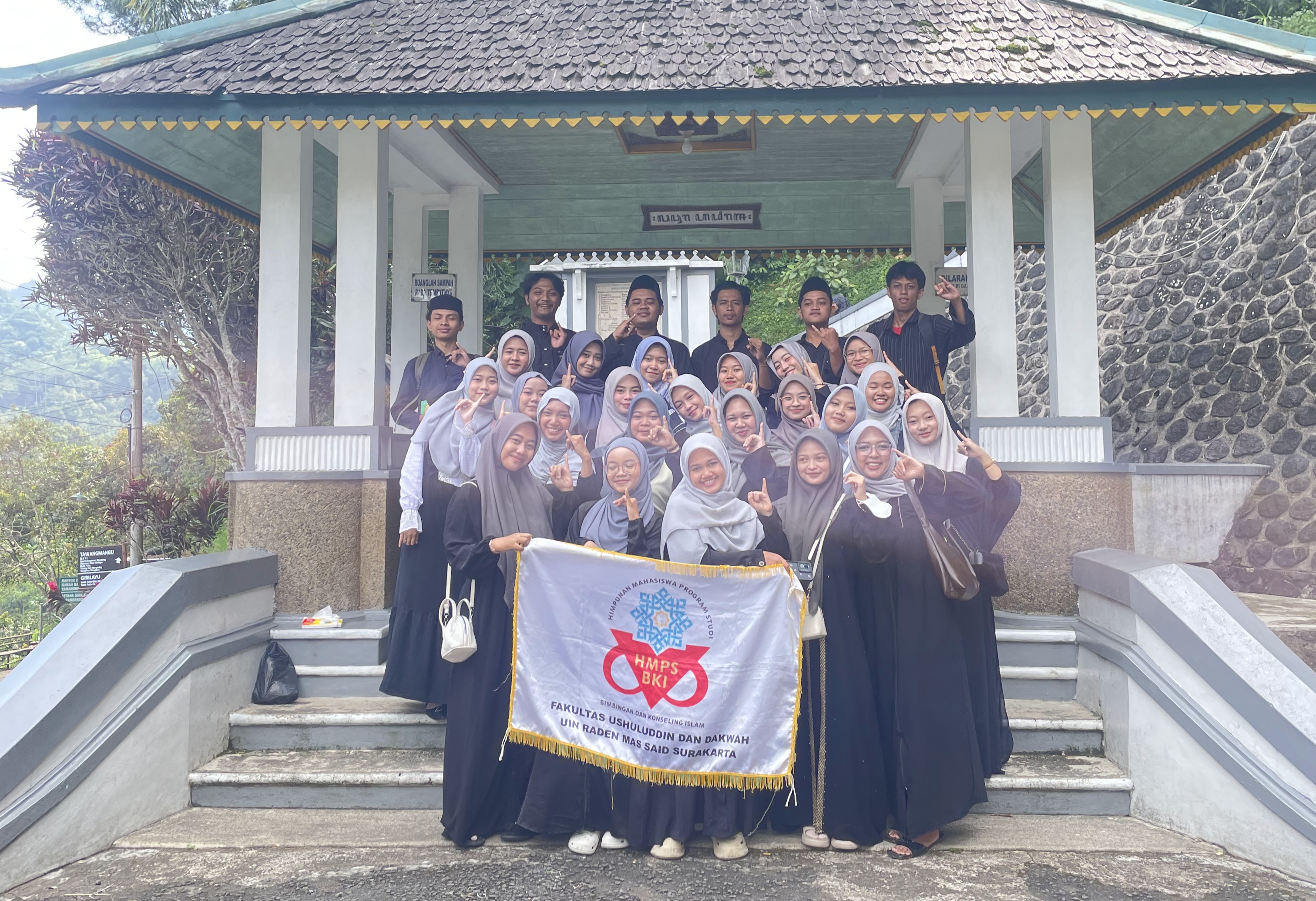 DI BALIK TEDUHNYA ASTANA MANGADEG: UPAYA HMPS BKI MENCARI KEBERKAHAN DAN TAPAK TILAS RADEN MAS SAID 