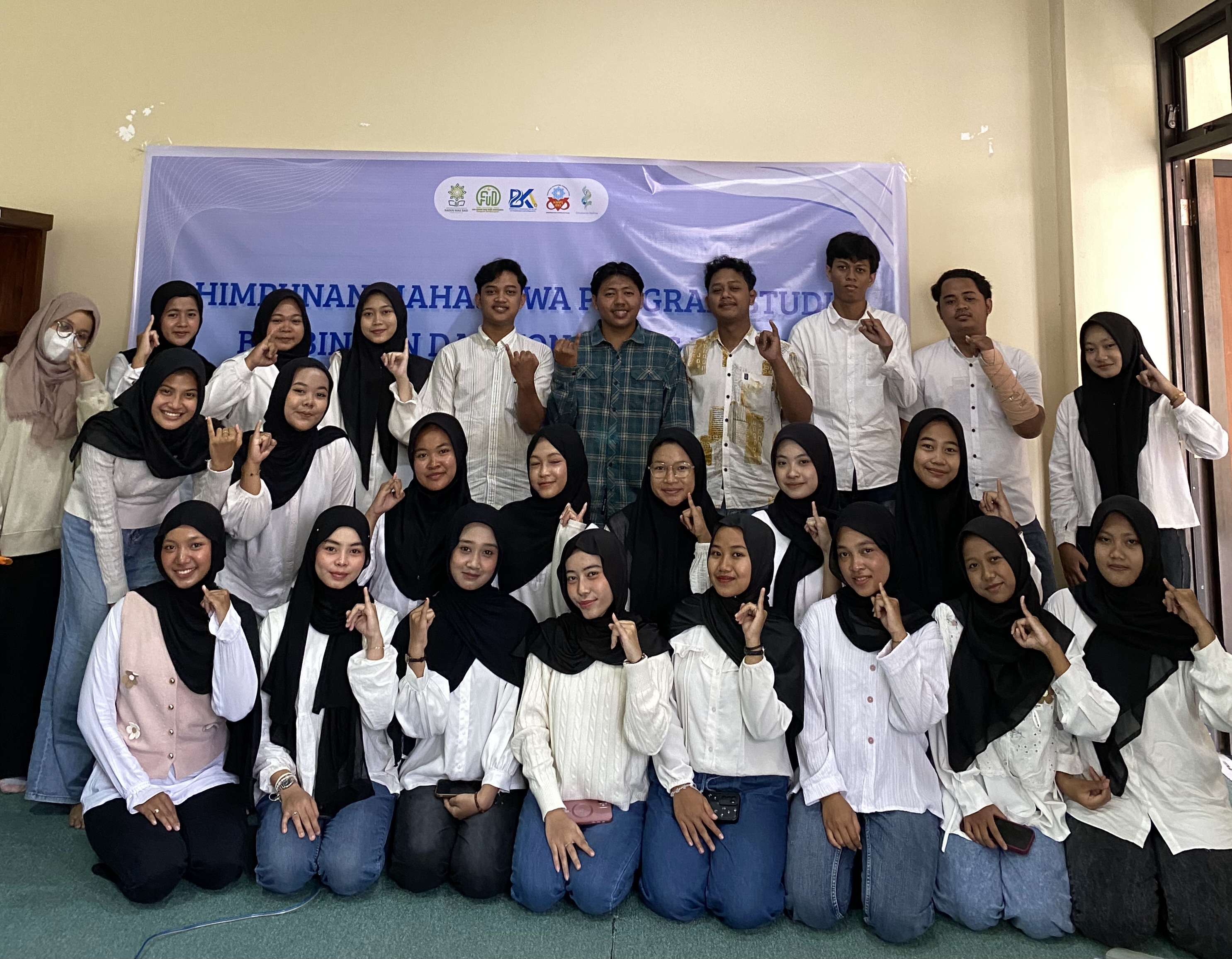 GALI POTENSI KREATIF! KESERUAN PELATIHAN DESAIN CANVA BARENG HMPS BKI 2026